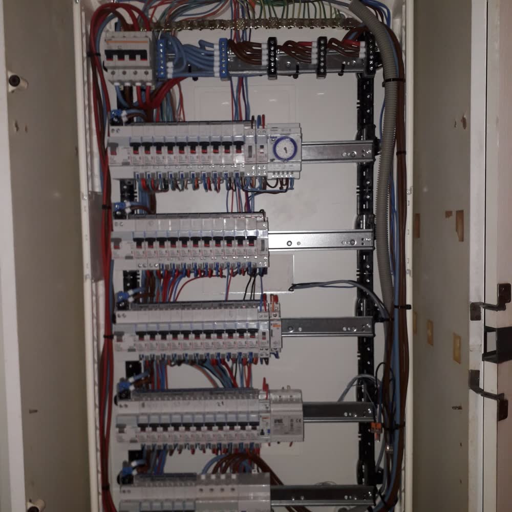 Grand tableau électrique câblé par Elec Froid